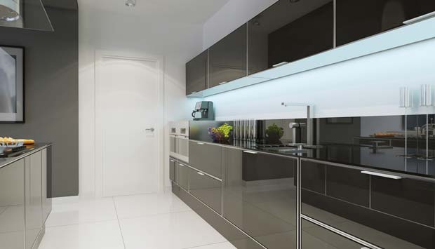 Glazen achterwand keuken is praktisch geeft luxeuze uitstraling